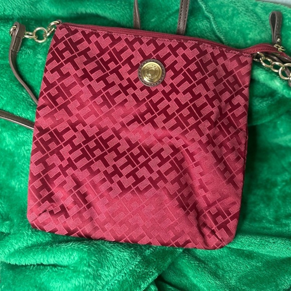 Elegant Burgundy Crossbody Bag - Picture 2 of 7